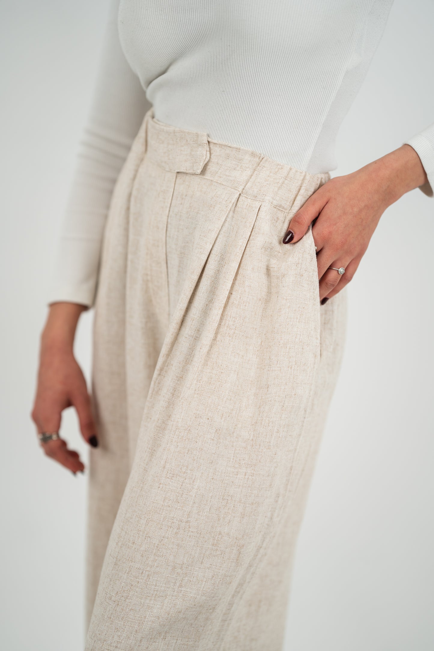 THE LINEN PANTS