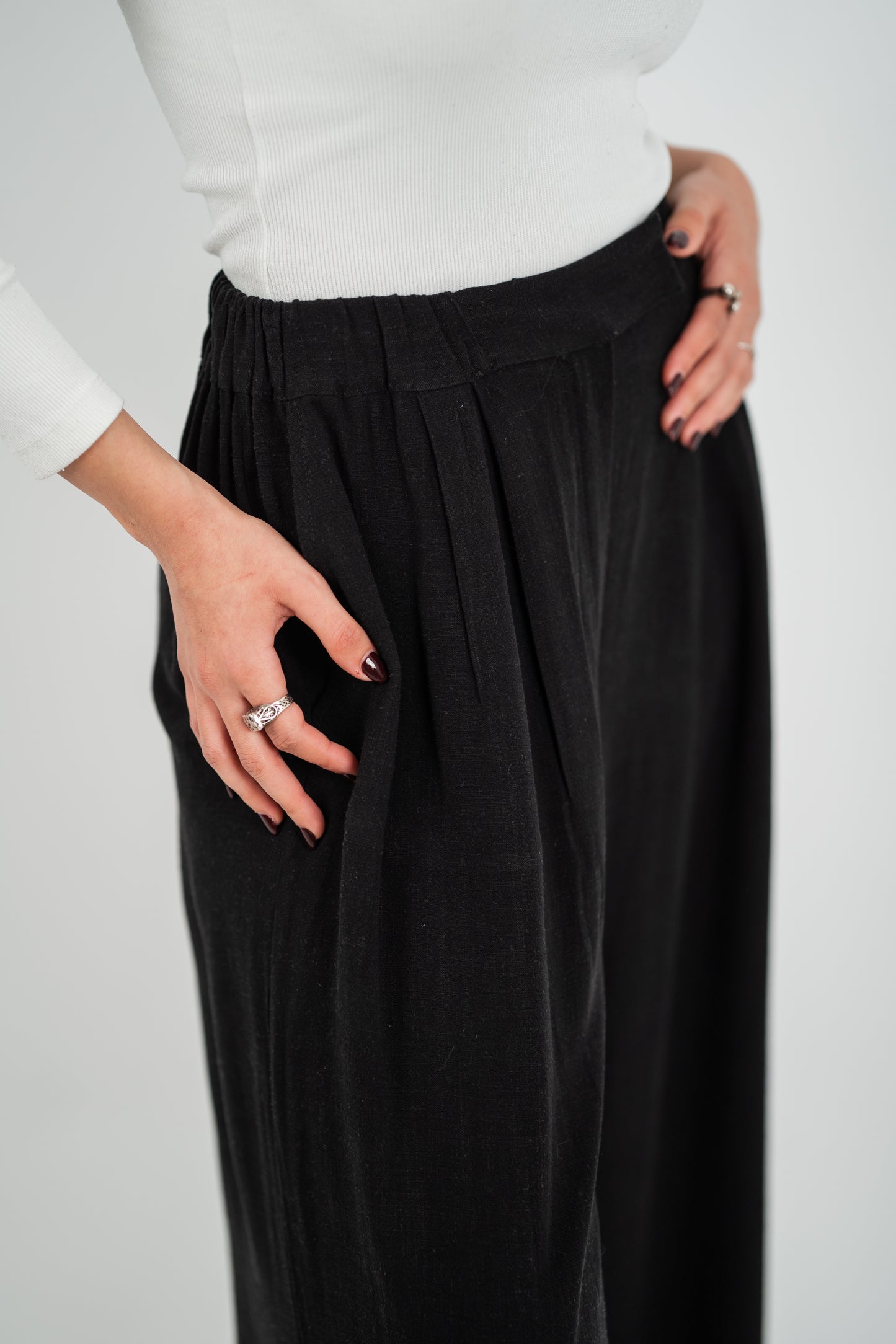 THE LINEN PANTS
