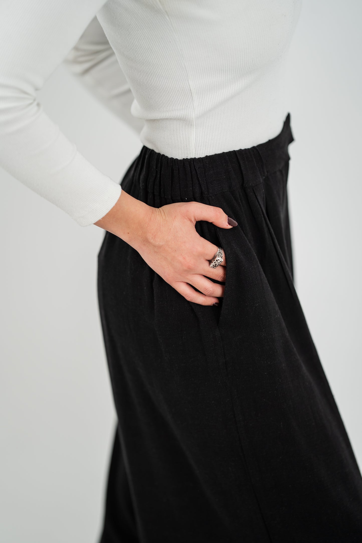 THE LINEN PANTS