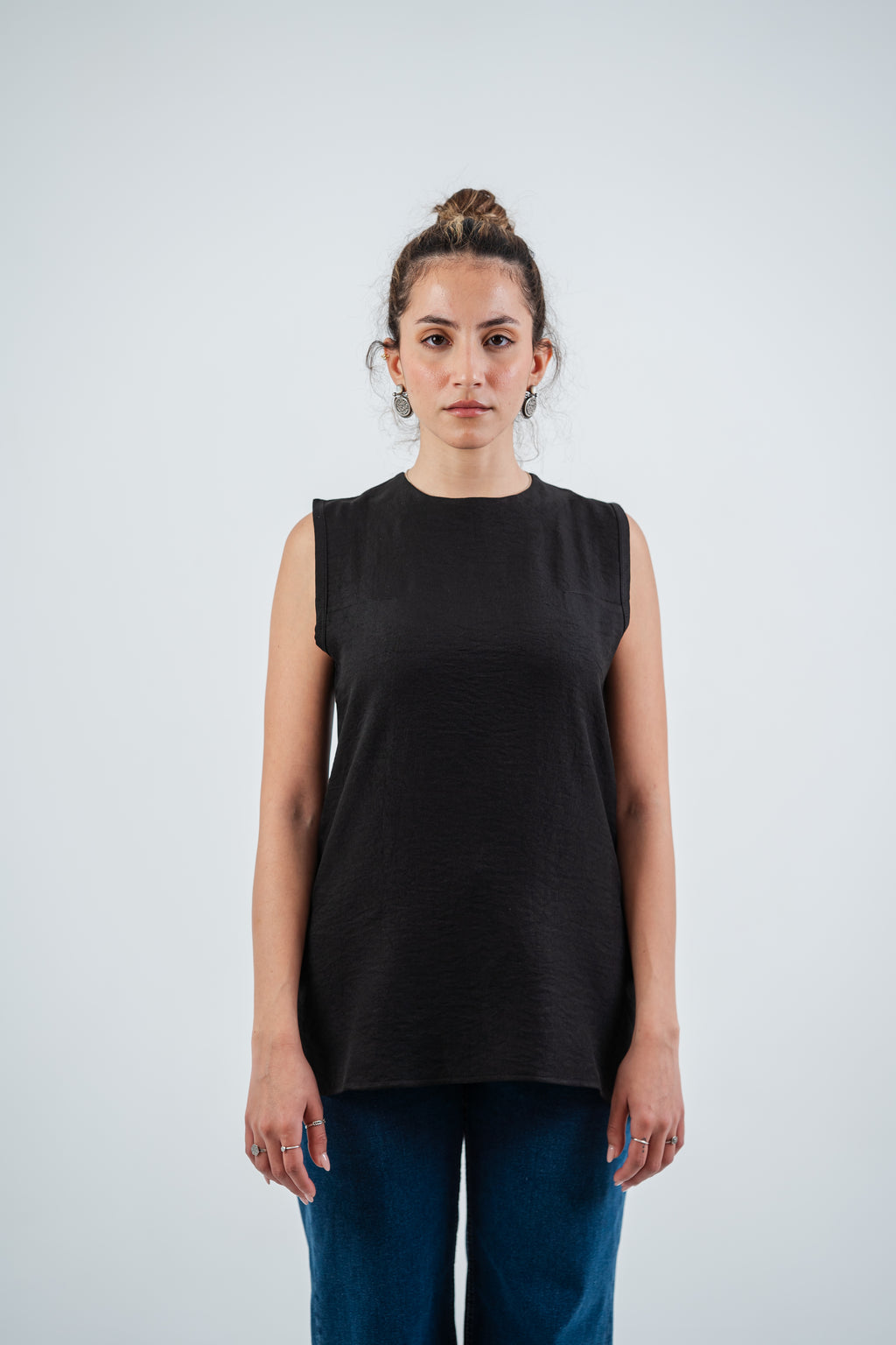 THE BASIC LINEN TOP