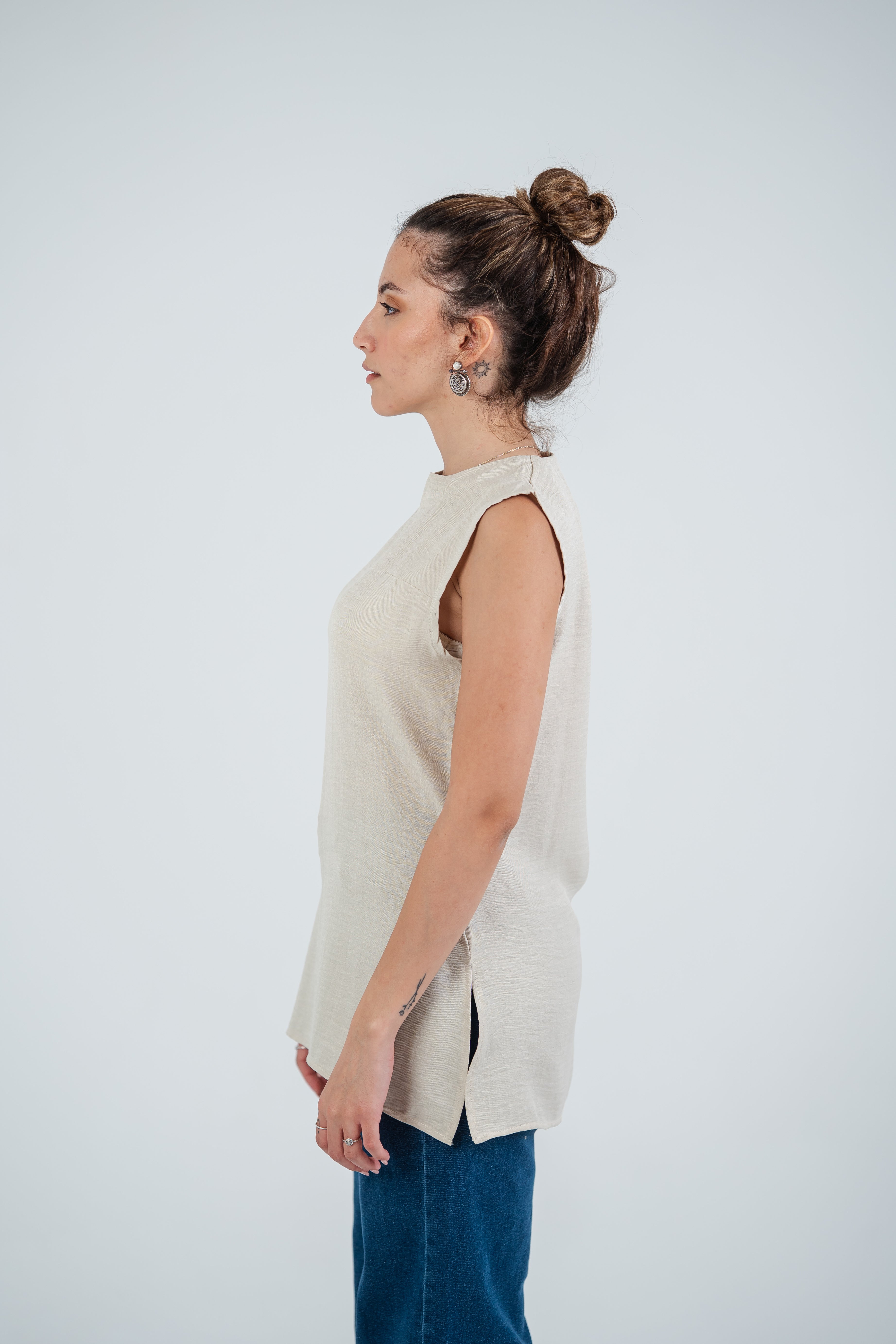 THE BASIC LINEN TOP