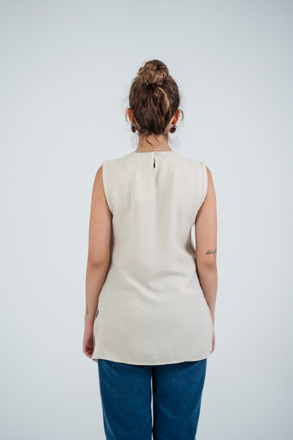 THE BASIC LINEN TOP