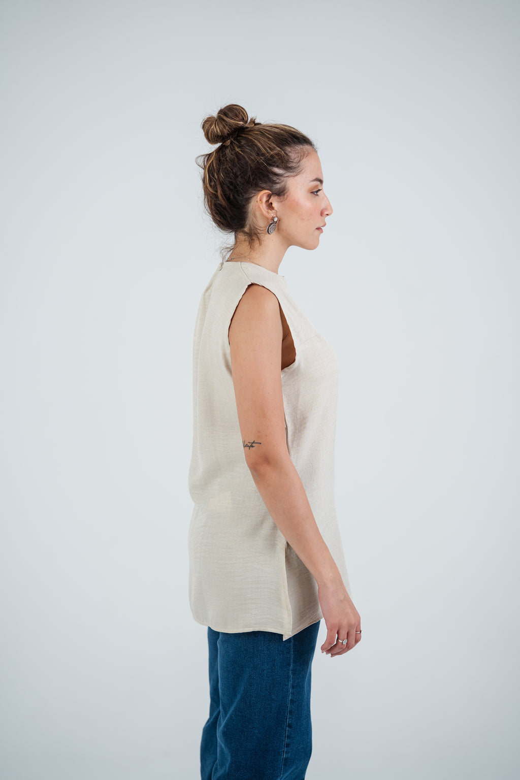 THE BASIC LINEN TOP