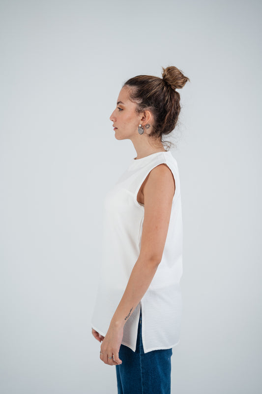 THE BASIC LINEN TOP