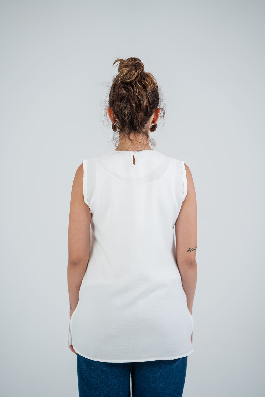 THE BASIC LINEN TOP