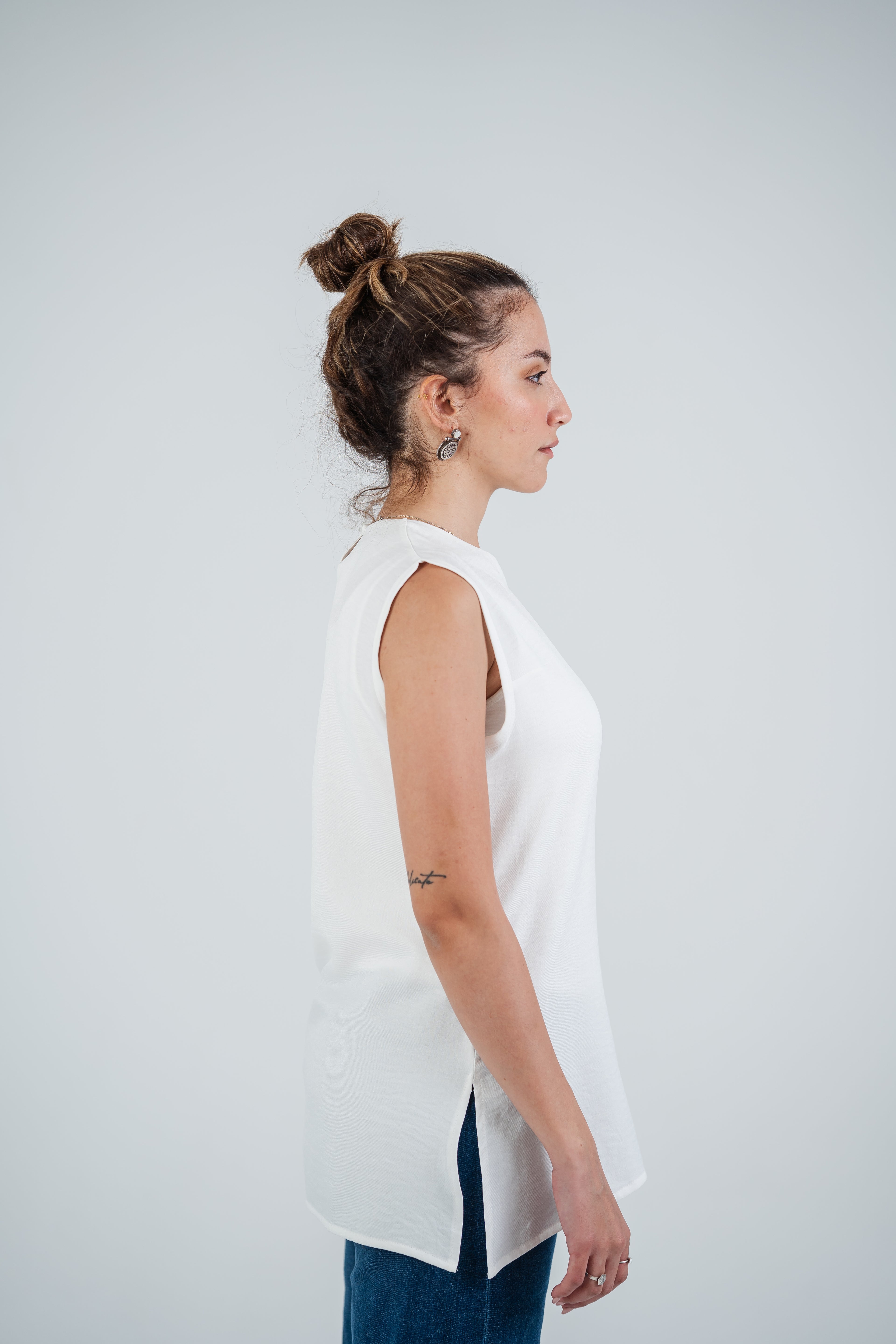THE BASIC LINEN TOP