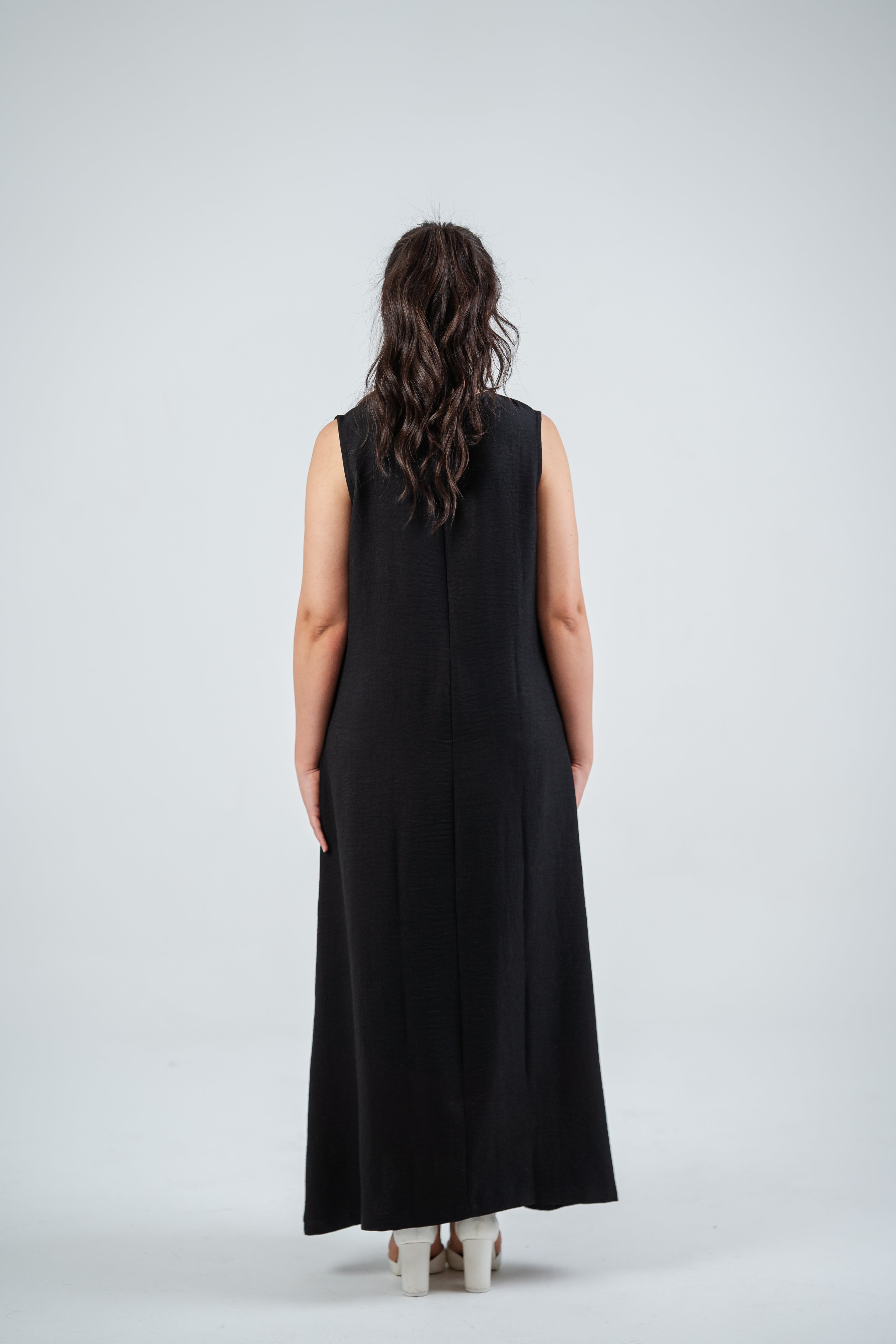 THE BASIC LINEN DRESS