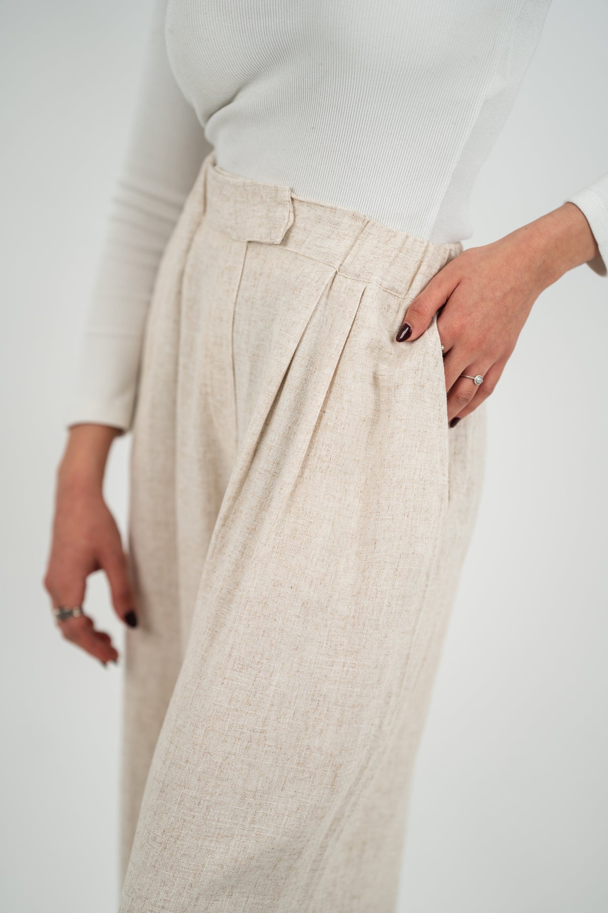 THE LINEN PANTS