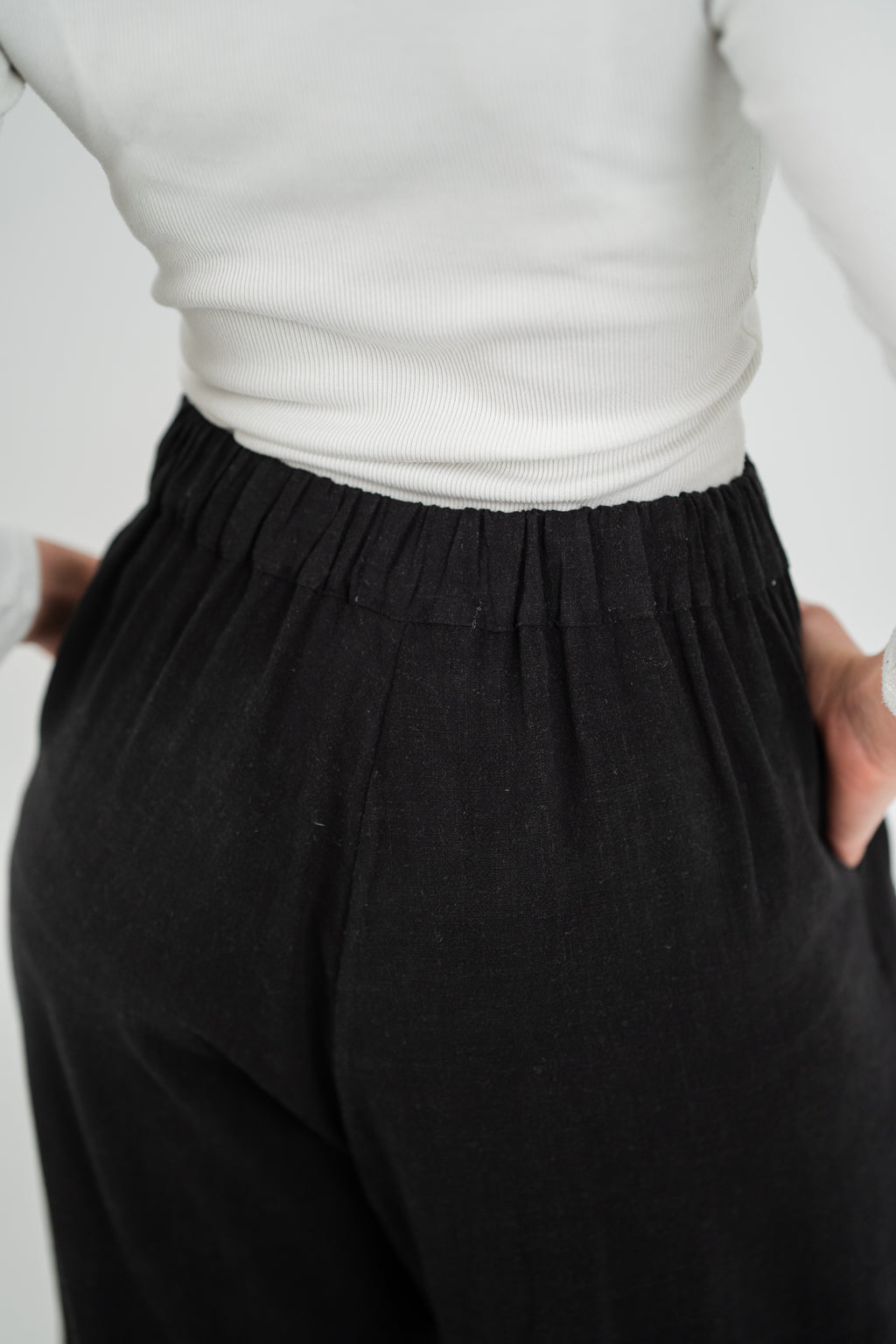 THE LINEN PANTS