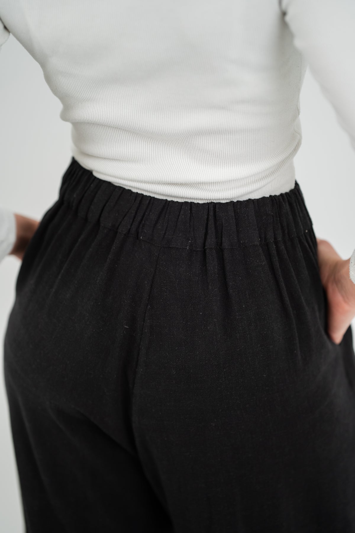 THE LINEN PANTS