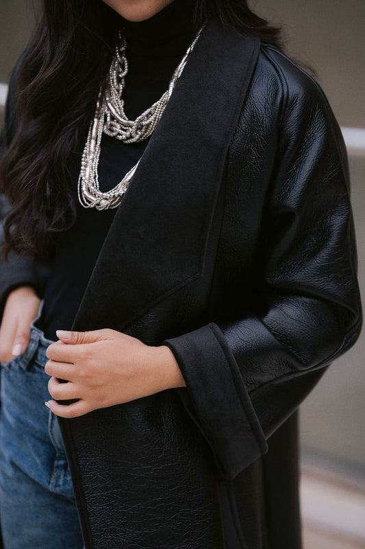Le Manteau in Black